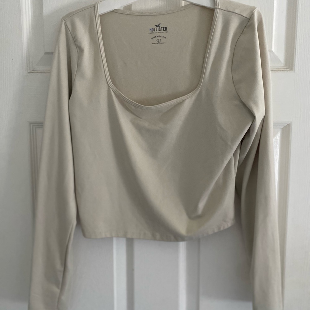 Hollister Women's Cream Long Sleeve Top